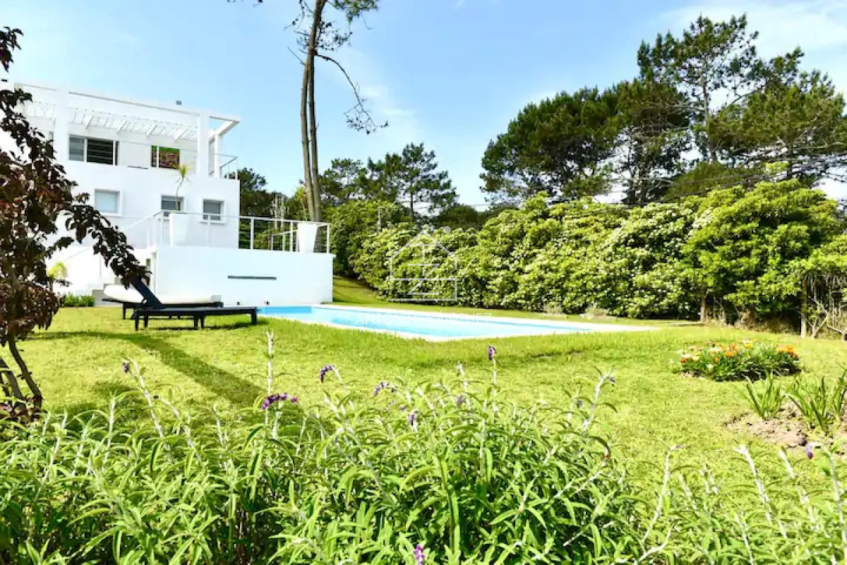 Casa ID.2531 - Excelente Casa de 4 Dormitorios y Piscina en Manantiales, Punta del Este