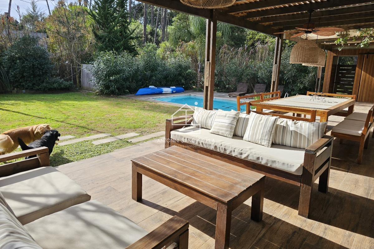 Casa ID.2879 - Casa de 5 dormitorios con piscina climatizada y barbacoa. Gran parque en Burnett zona Pinares