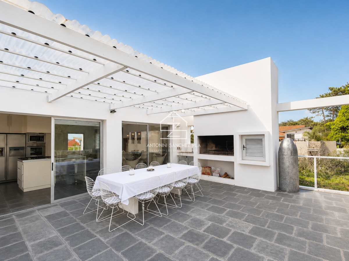 Casa ID.2531 - Excelente Casa de 4 Dormitorios y Piscina en Manantiales, Punta del Este