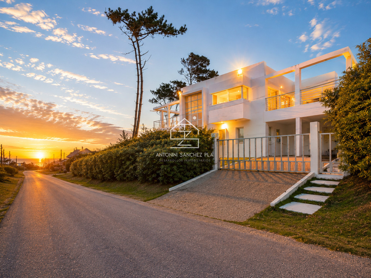 Casa ID.2531 - Excelente Casa de 4 Dormitorios y Piscina en Manantiales, Punta del Este