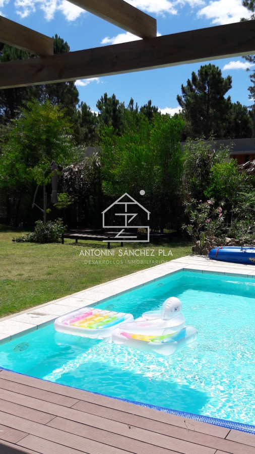 Casa ID.2879 - Casa de 5 dormitorios con piscina climatizada y barbacoa. Gran parque en Burnett zona Pinares