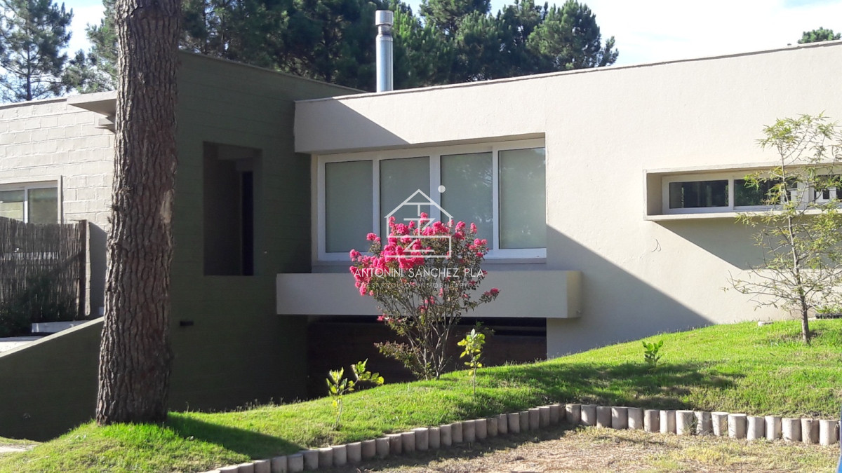 Casa ID.2879 - Casa de 5 dormitorios con piscina climatizada y barbacoa. Gran parque en Burnett zona Pinares