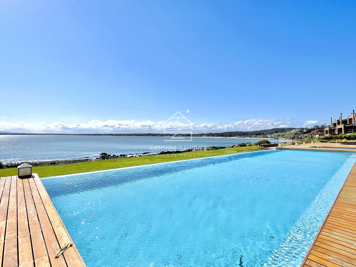 Apartamento ID.1757 - Venta de apartamento de dos dormitorios con parrillero en complejo privado de Punta Ballena