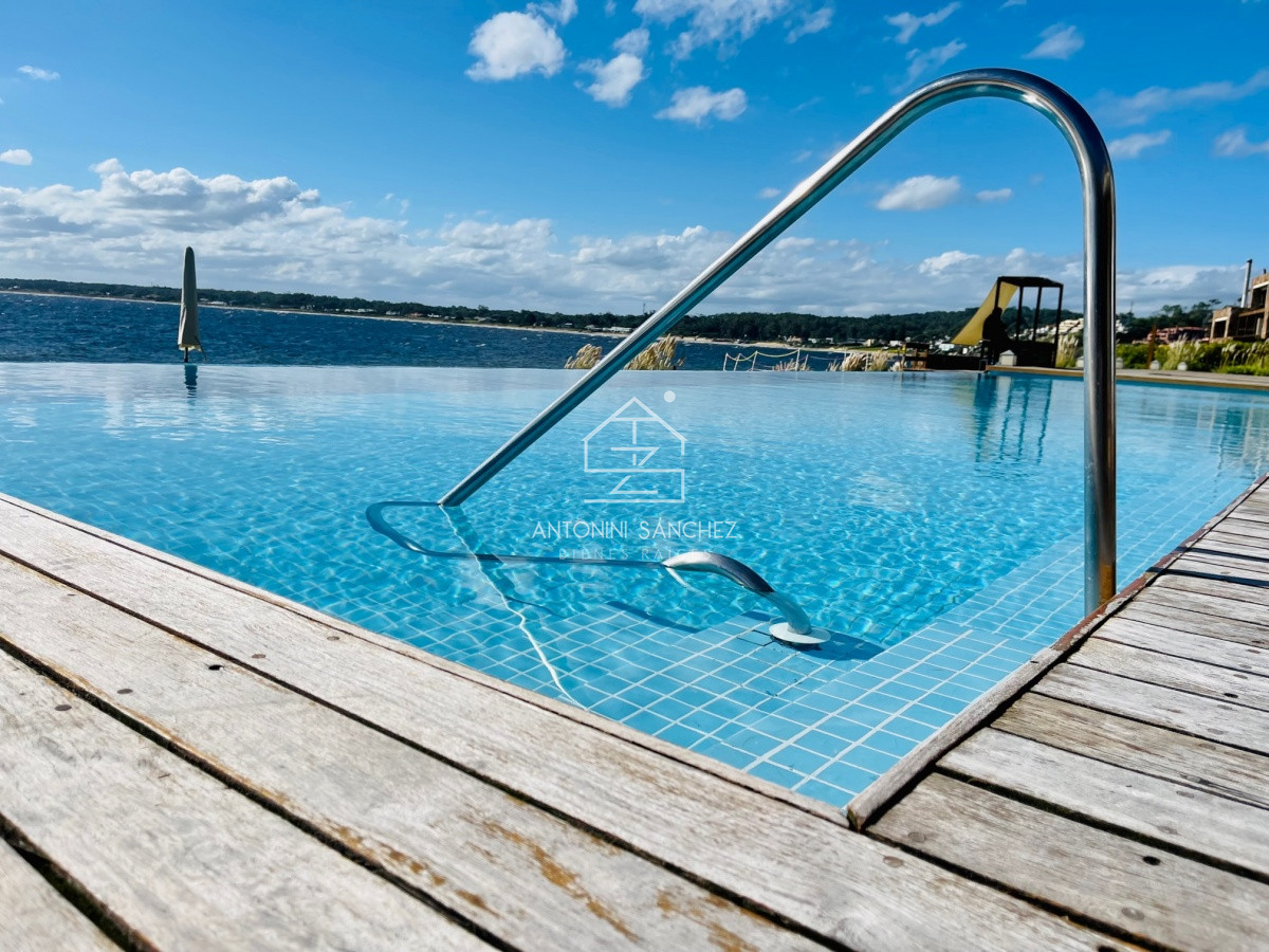 Apartamento ID.1757 - Venta de apartamento de dos dormitorios con parrillero en complejo privado de Punta Ballena