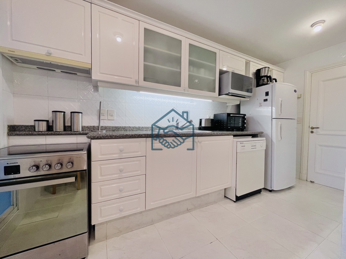 Apartamento ID.644/Apartamento-de-3-Dormitorios-sobre-Playa-Mansa,-en-Venta-y-Alquiler - Apartamento de 3 Dormitorios sobre Playa Mansa, en Venta y Alquiler