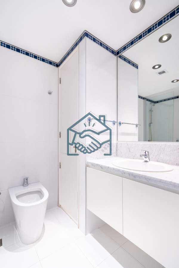 Apartamento ID.490/Moderno-Apartamento-sobre-playa-Brava-en-torre-Le-Parc,-cuenta-con-dos-dormitorios-más-dependencia-de-servicio.-Punta-del-Este - Moderno Apartamento sobre playa Brava en torre Le Parc, cuenta con dos dormitorios más dependencia de servicio. Punta del Este
