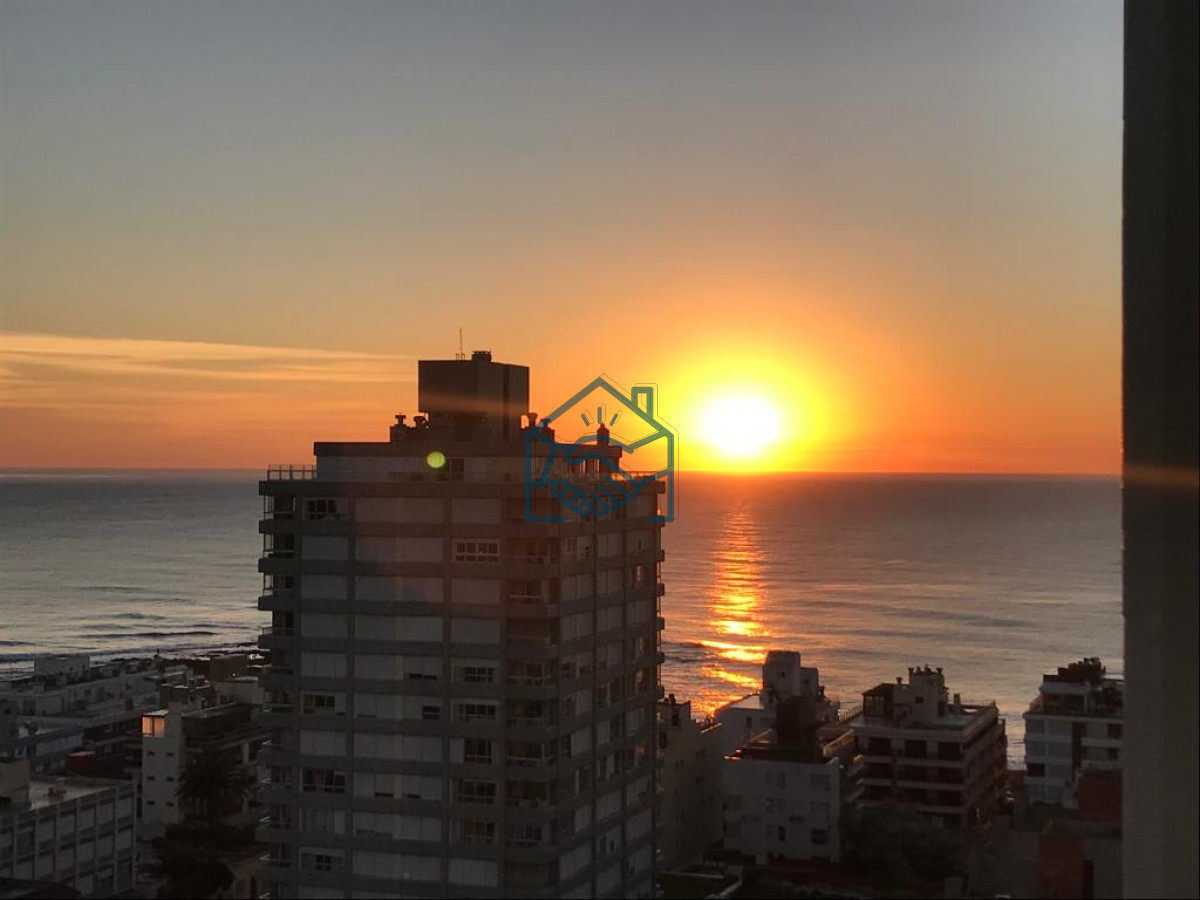 Apartamento ID.610/Apartamento-de-4-Dormitorios-con-Vista-al-Mar---Península-de-Punta-del-Este,-Venta-y-Alquiler - Apartamento de 4 Dormitorios con Vista al Mar - Península de Punta del Este, Venta y Alquiler