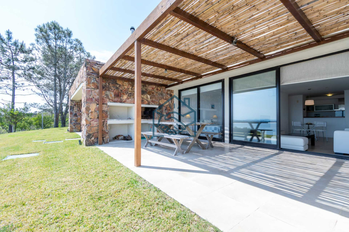 Apartamento ID.994/Apartamento-de-un-dormitorio-con-parrillero-y-jardin-en-Venta-y-Alquiler,-Punta-Ballena - Apartamento de un dormitorio con parrillero y jardin en Venta y Alquiler, Punta Ballena