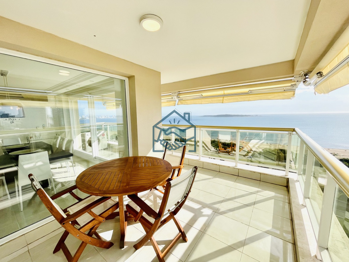 Apartamento ID.1403/Venta-de-Excelente-apartamento-en-alquiler-temporario-de-tres-dormitorios-más-dependencia-de-servicio,-Playa-Mansa,-Punta-del-Este - Venta de Excelente apartamento en alquiler temporario de tres dormitorios más dependencia de servicio, Playa Mansa, Punta del Este