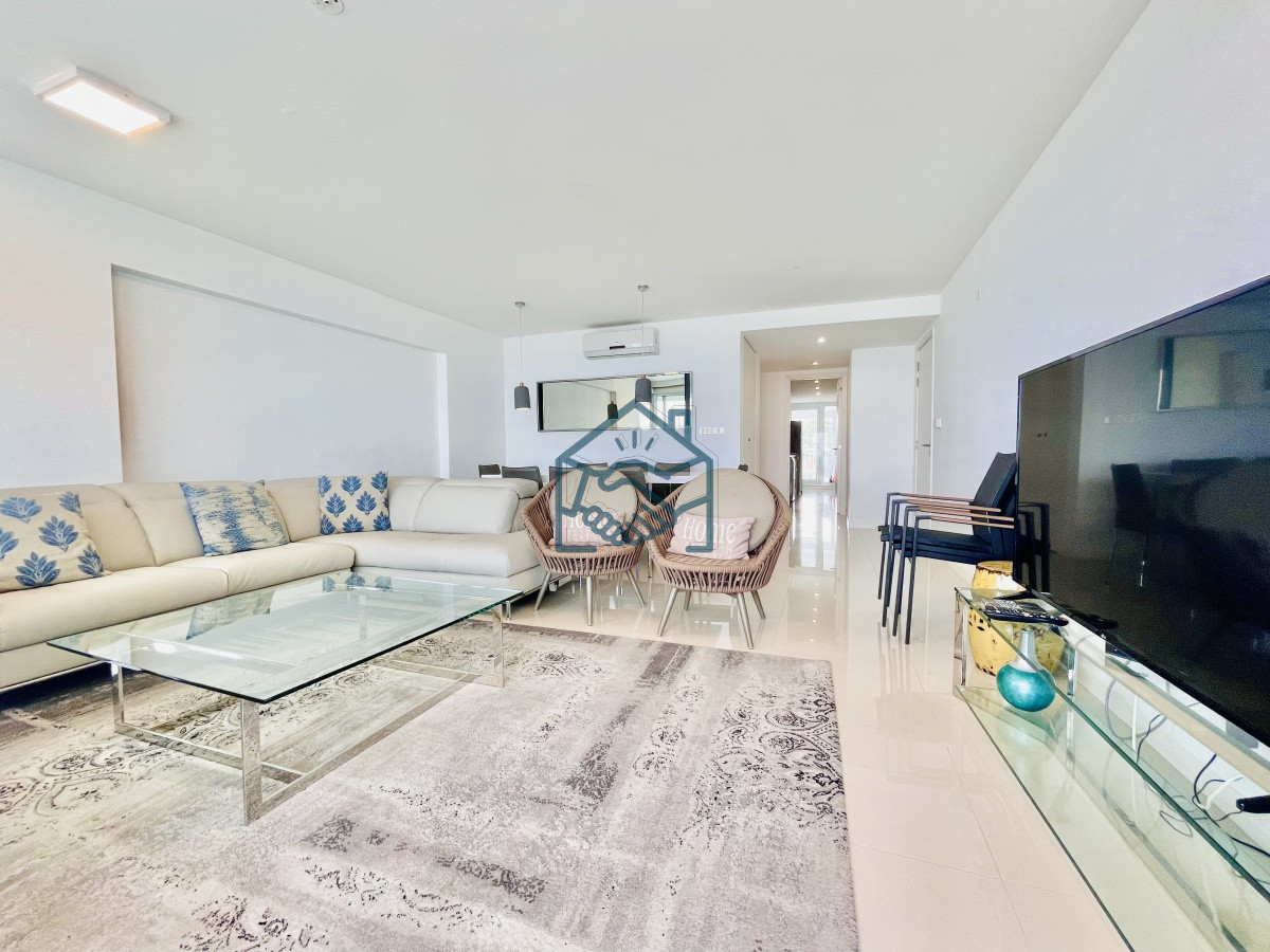 Apartamento ID.518/Apartamento-de-3-Dormitorios-y-Parrillero-Frente-al-Mar,-Playa-Mansa - Apartamento de 3 Dormitorios y Parrillero Frente al Mar, Playa Mansa