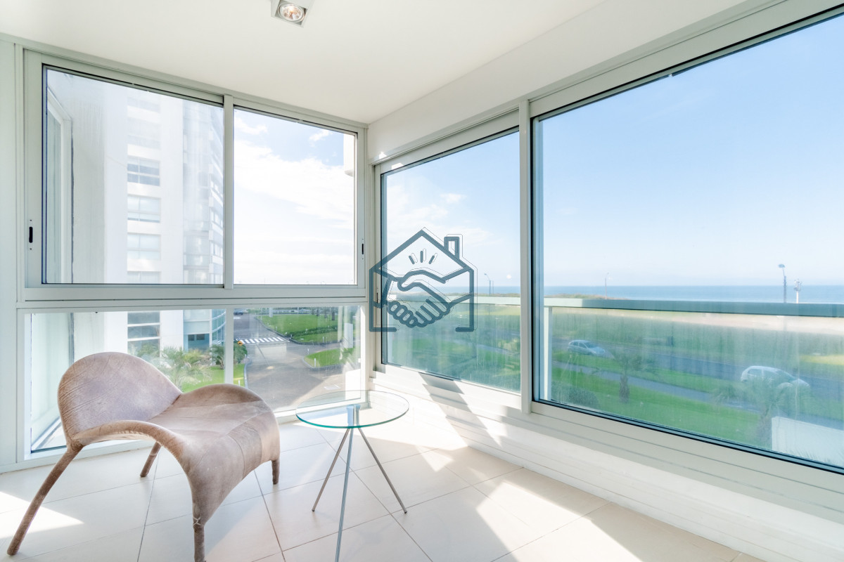 Apartamento ID.612/Venta-y-alquiler-de-departamento-con-tres-dormitorios-mas-dependencia-de-servicio-en-torre-Le-Parc-playa-Brava,-Punta-del-Este - Venta y alquiler de departamento con tres dormitorios mas dependencia de servicio en torre Le Parc playa Brava, Punta del Este