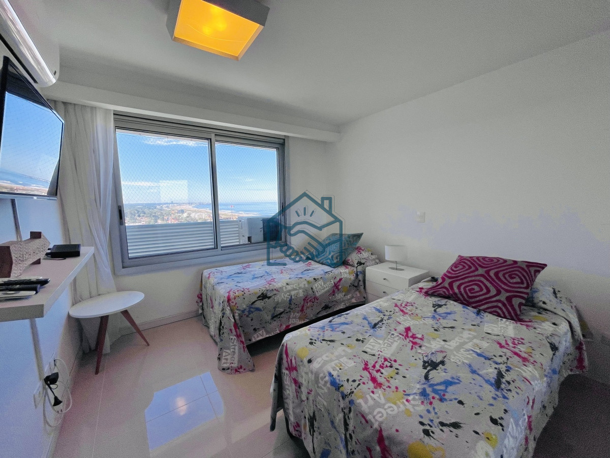 Apartamento ID.1145/Apartamento-con-Vista-al-Mar-de-3-Dormitorios-y-Dependencia- -Parrillero-en-Playa-Brava,-Punta-del-Este- - Apartamento con Vista al Mar de 3 Dormitorios y Dependencia + Parrillero en Playa Brava, Punta del Este 