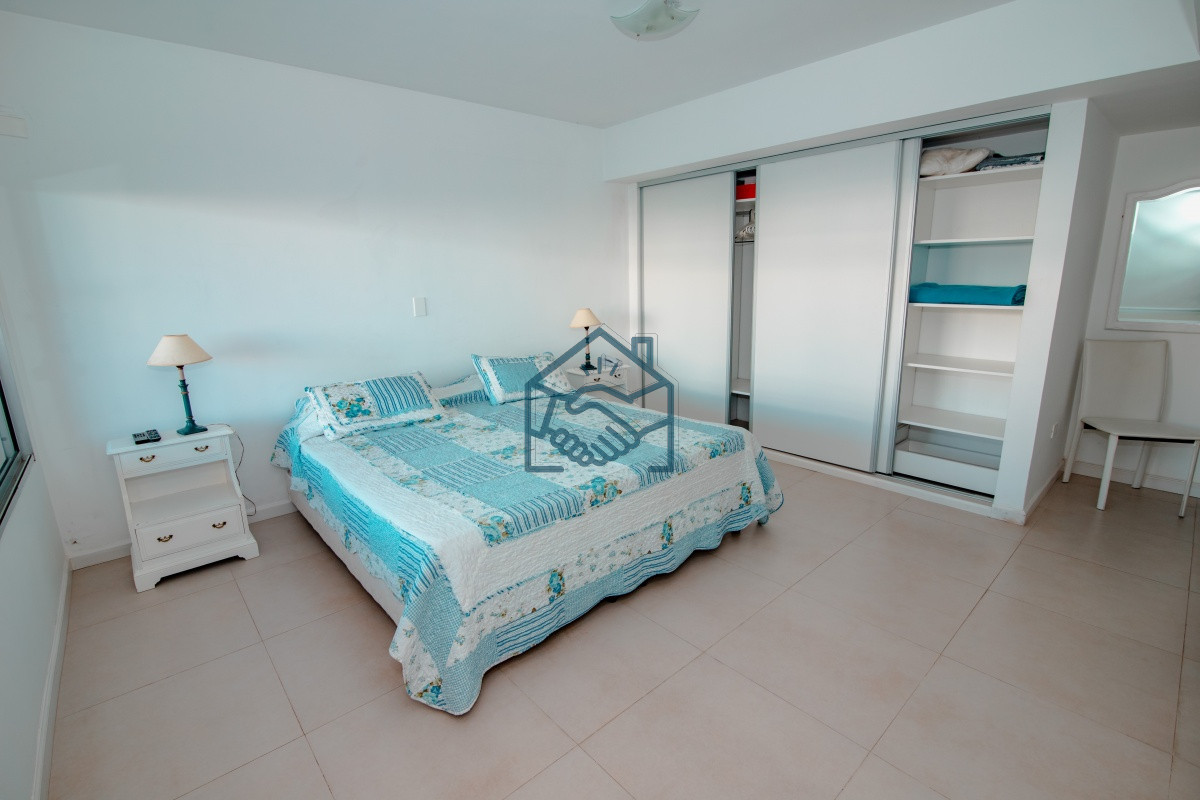 Apartamento ID.862/Oportunidad-en-Venta-de-Apartamento-de-planta-baja-con-salida-al-jardín-de-tres-dormitorios-en-Playa-Montoya - Oportunidad en Venta de Apartamento de planta baja con salida al jardín de tres dormitorios en Playa Montoya