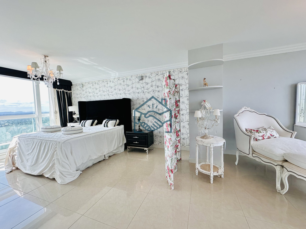 Apartamento ID.1121/Lujoso-Penthouse-de-4-Dormitorios-con-Vista-al-Mar-sobre-Playa-Mansa,-Punta-del-Este - Lujoso Penthouse de 4 Dormitorios con Vista al Mar sobre Playa Mansa, Punta del Este
