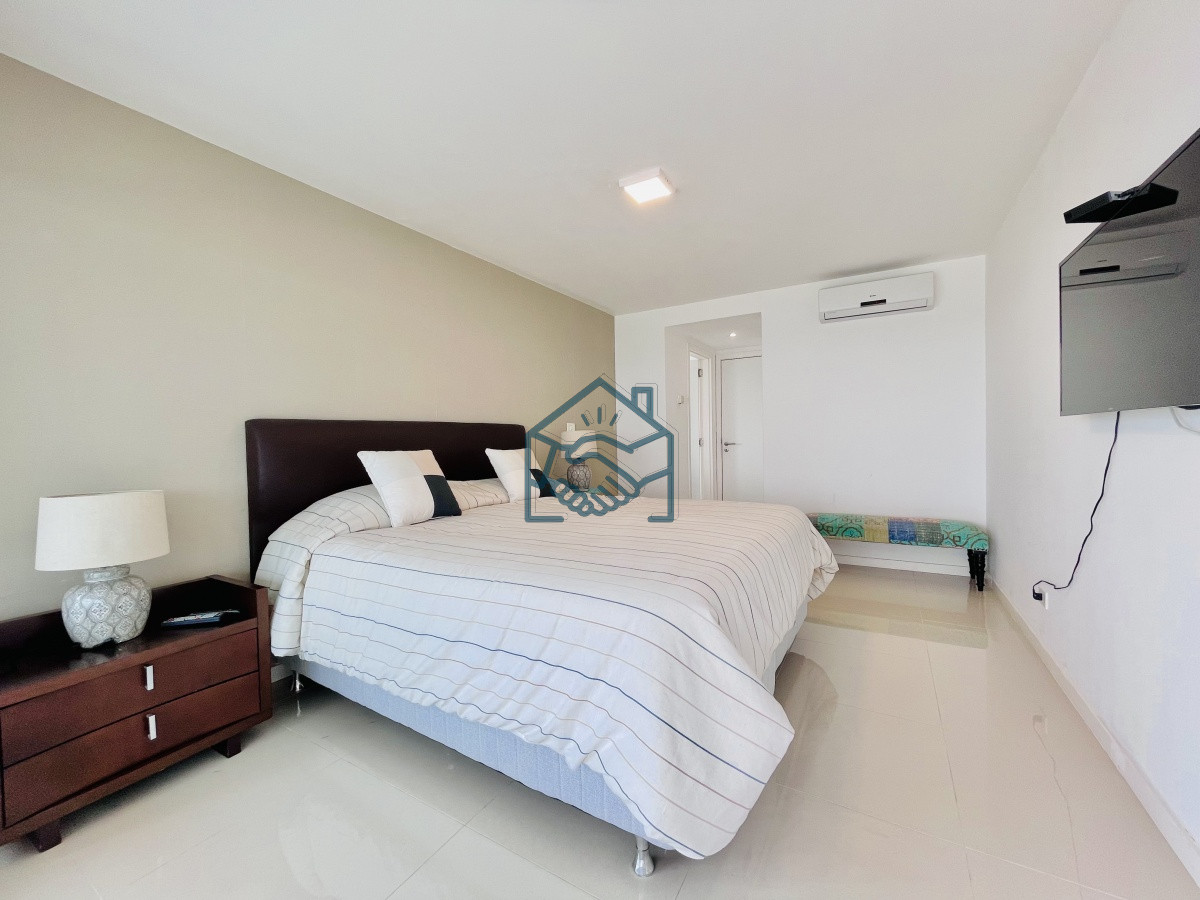 Apartamento ID.518/Apartamento-de-3-Dormitorios-y-Parrillero-Frente-al-Mar,-Playa-Mansa - Apartamento de 3 Dormitorios y Parrillero Frente al Mar, Playa Mansa