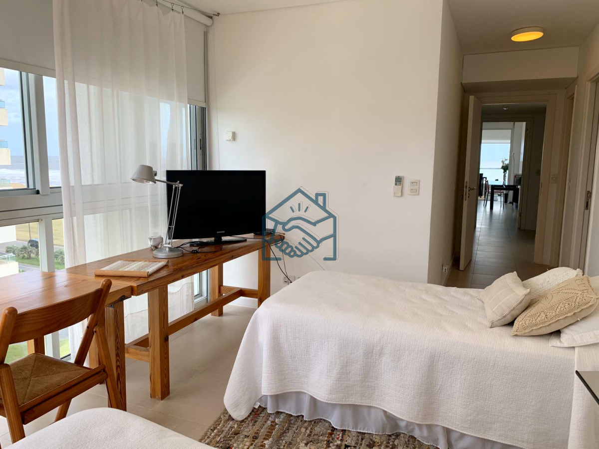 Apartamento ID.575/Venta-y-alquiler-de-departamento-esquinero-de-tres-dormitorios-mas-dependencia-de-servicio,-Torre-LE-PARC,-playa-Brava.-Punta-del-Este - Venta y alquiler de departamento esquinero de tres dormitorios mas dependencia de servicio, Torre LE PARC, playa Brava. Punta del Este