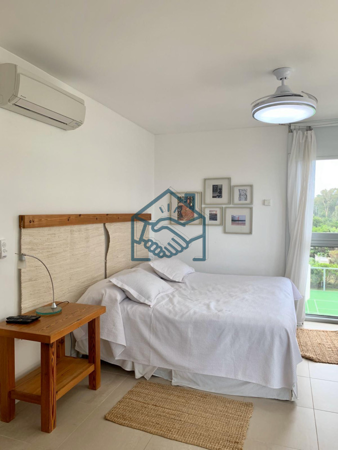 Apartamento ID.575/Venta-y-alquiler-de-departamento-esquinero-de-tres-dormitorios-mas-dependencia-de-servicio,-Torre-LE-PARC,-playa-Brava.-Punta-del-Este - Venta y alquiler de departamento esquinero de tres dormitorios mas dependencia de servicio, Torre LE PARC, playa Brava. Punta del Este