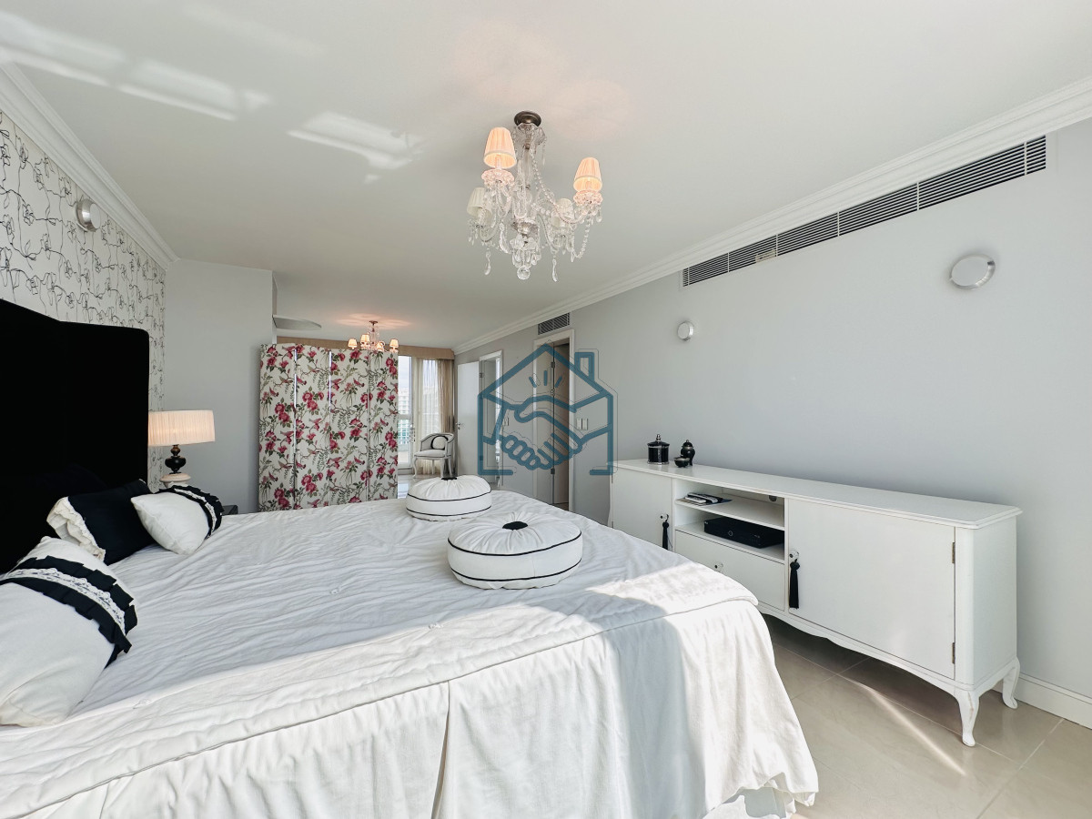 Apartamento ID.1121/Lujoso-Penthouse-de-4-Dormitorios-con-Vista-al-Mar-sobre-Playa-Mansa,-Punta-del-Este - Lujoso Penthouse de 4 Dormitorios con Vista al Mar sobre Playa Mansa, Punta del Este