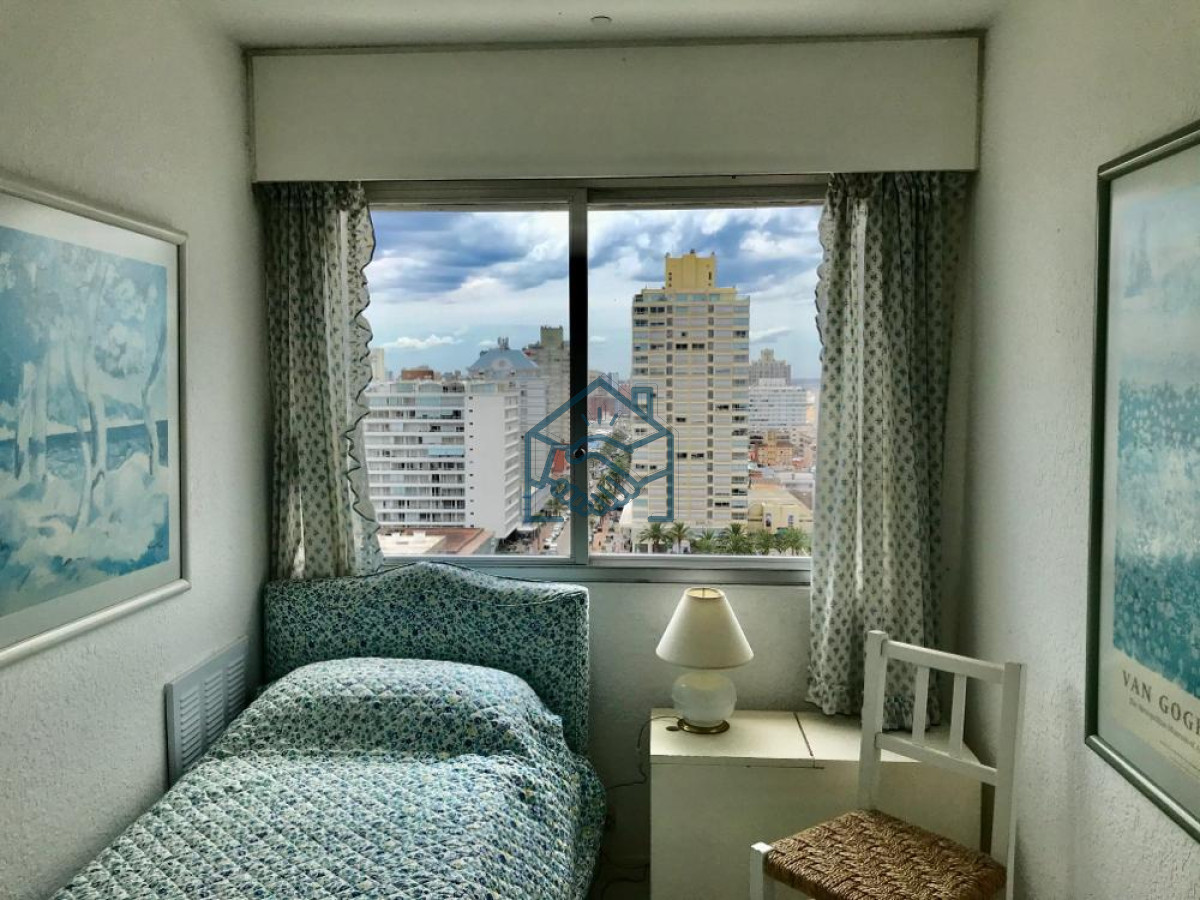 Apartamento ID.610/Apartamento-de-4-Dormitorios-con-Vista-al-Mar---Península-de-Punta-del-Este,-Venta-y-Alquiler - Apartamento de 4 Dormitorios con Vista al Mar - Península de Punta del Este, Venta y Alquiler