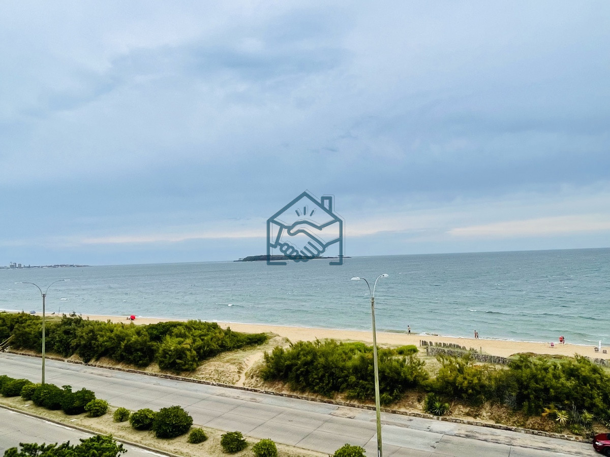 Apartamento ID.518/Apartamento-de-3-Dormitorios-y-Parrillero-Frente-al-Mar,-Playa-Mansa - Apartamento de 3 Dormitorios y Parrillero Frente al Mar, Playa Mansa