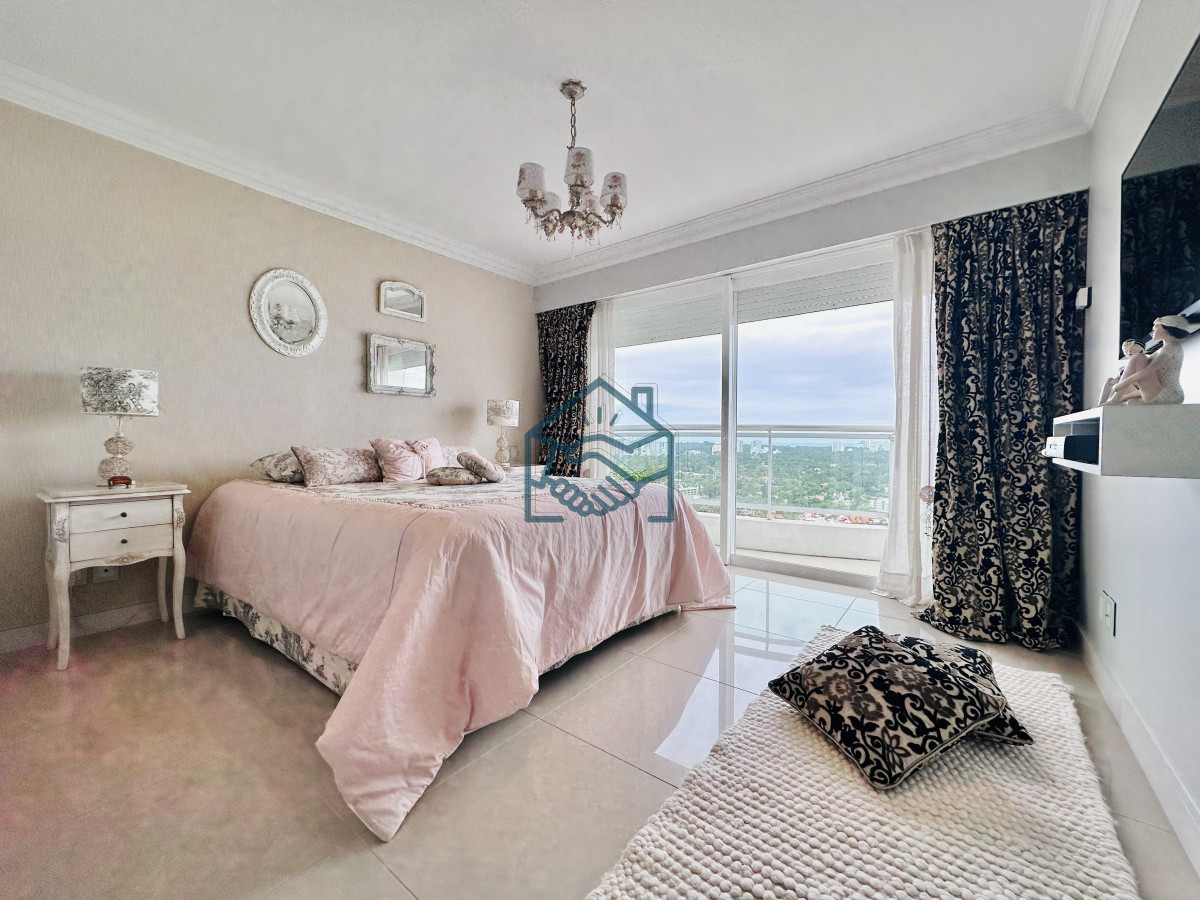 Apartamento ID.1121/Lujoso-Penthouse-de-4-Dormitorios-con-Vista-al-Mar-sobre-Playa-Mansa,-Punta-del-Este - Lujoso Penthouse de 4 Dormitorios con Vista al Mar sobre Playa Mansa, Punta del Este