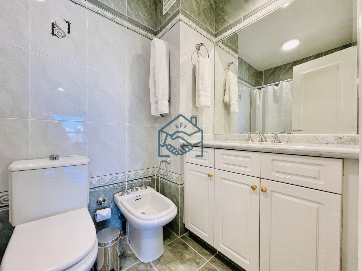 Apartamento ID.644/Apartamento-de-3-Dormitorios-sobre-Playa-Mansa,-en-Venta-y-Alquiler - Apartamento de 3 Dormitorios sobre Playa Mansa, en Venta y Alquiler