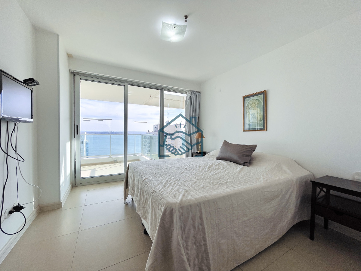 Apartamento ID.1442/Apartamento-de-2-Dormitorios,-Vista-al-Mar-y-Parrillero-en-Playa-Mansa,-Venta - Apartamento de 2 Dormitorios, Vista al Mar y Parrillero en Playa Mansa, Venta