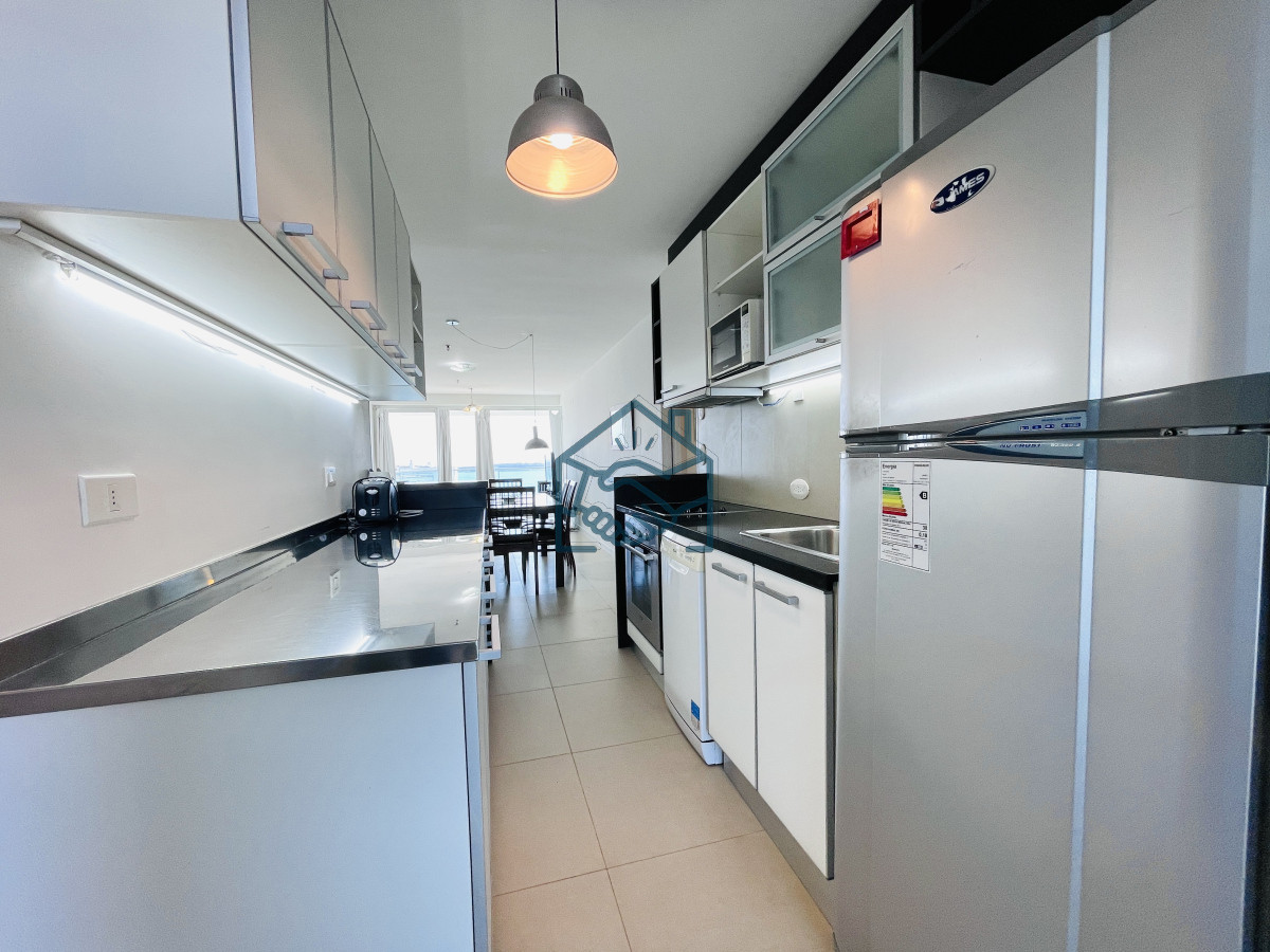 Apartamento ID.1442/Apartamento-de-2-Dormitorios,-Vista-al-Mar-y-Parrillero-en-Playa-Mansa,-Venta - Apartamento de 2 Dormitorios, Vista al Mar y Parrillero en Playa Mansa, Venta