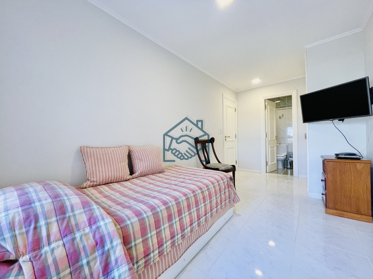 Apartamento ID.644/Apartamento-de-3-Dormitorios-sobre-Playa-Mansa,-en-Venta-y-Alquiler - Apartamento de 3 Dormitorios sobre Playa Mansa, en Venta y Alquiler