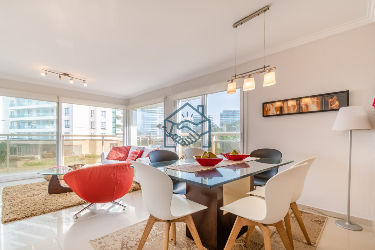 Apartamento ID.1343/Moderno-Apartamento-de-3-Dormitorios-a-Pocas-Cuadras-del-Mar-En-Venta,-Playa-Brava - Moderno Apartamento de 3 Dormitorios a Pocas Cuadras del Mar En Venta, Playa Brava