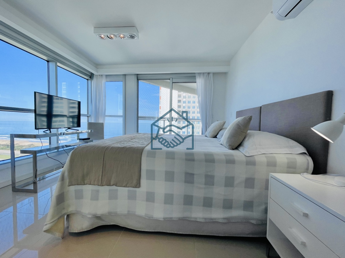 Apartamento ID.1145/Apartamento-con-Vista-al-Mar-de-3-Dormitorios-y-Dependencia- -Parrillero-en-Playa-Brava,-Punta-del-Este- - Apartamento con Vista al Mar de 3 Dormitorios y Dependencia + Parrillero en Playa Brava, Punta del Este 