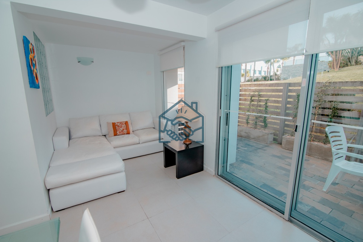 Apartamento ID.862/Oportunidad-en-Venta-de-Apartamento-de-planta-baja-con-salida-al-jardín-de-tres-dormitorios-en-Playa-Montoya - Oportunidad en Venta de Apartamento de planta baja con salida al jardín de tres dormitorios en Playa Montoya