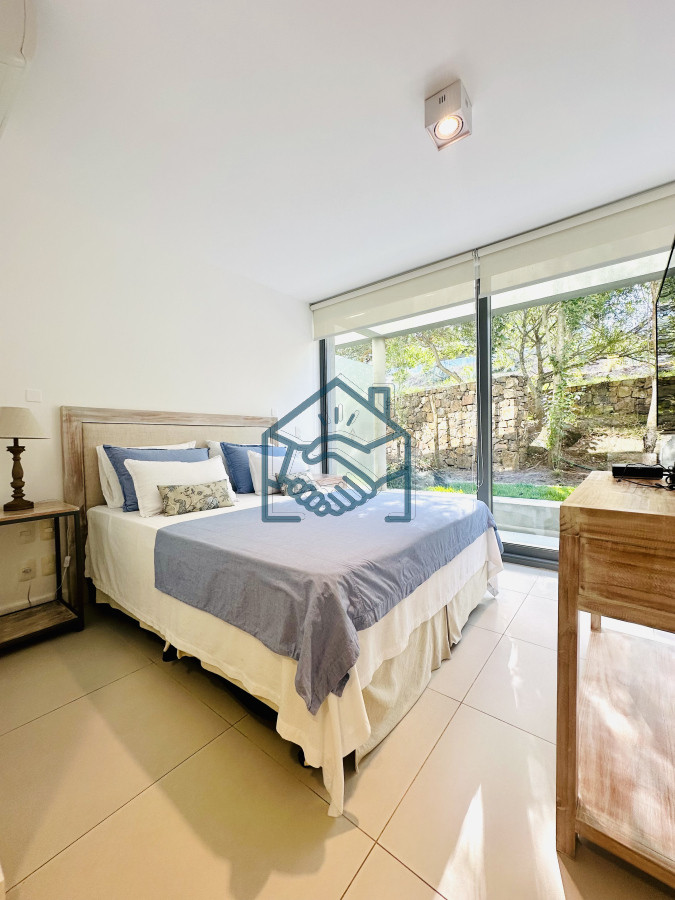 Apartamento ID.1433/Venta-OPORTUNIDAD-de-exclusivo-departamento-de-tres-dormitorios-y-Parrillero-en-Punta-Ballena - Venta OPORTUNIDAD de exclusivo departamento de tres dormitorios y Parrillero en Punta Ballena