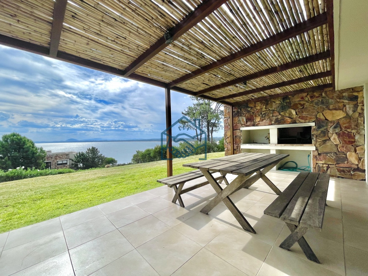 Apartamento ID.994/Apartamento-de-un-dormitorio-con-parrillero-y-jardin-en-Venta-y-Alquiler,-Punta-Ballena - Apartamento de un dormitorio con parrillero y jardin en Venta y Alquiler, Punta Ballena