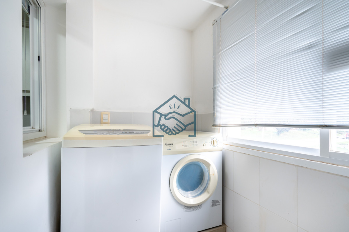Apartamento ID.1343/Moderno-Apartamento-de-3-Dormitorios-a-Pocas-Cuadras-del-Mar-En-Venta,-Playa-Brava - Moderno Apartamento de 3 Dormitorios a Pocas Cuadras del Mar En Venta, Playa Brava