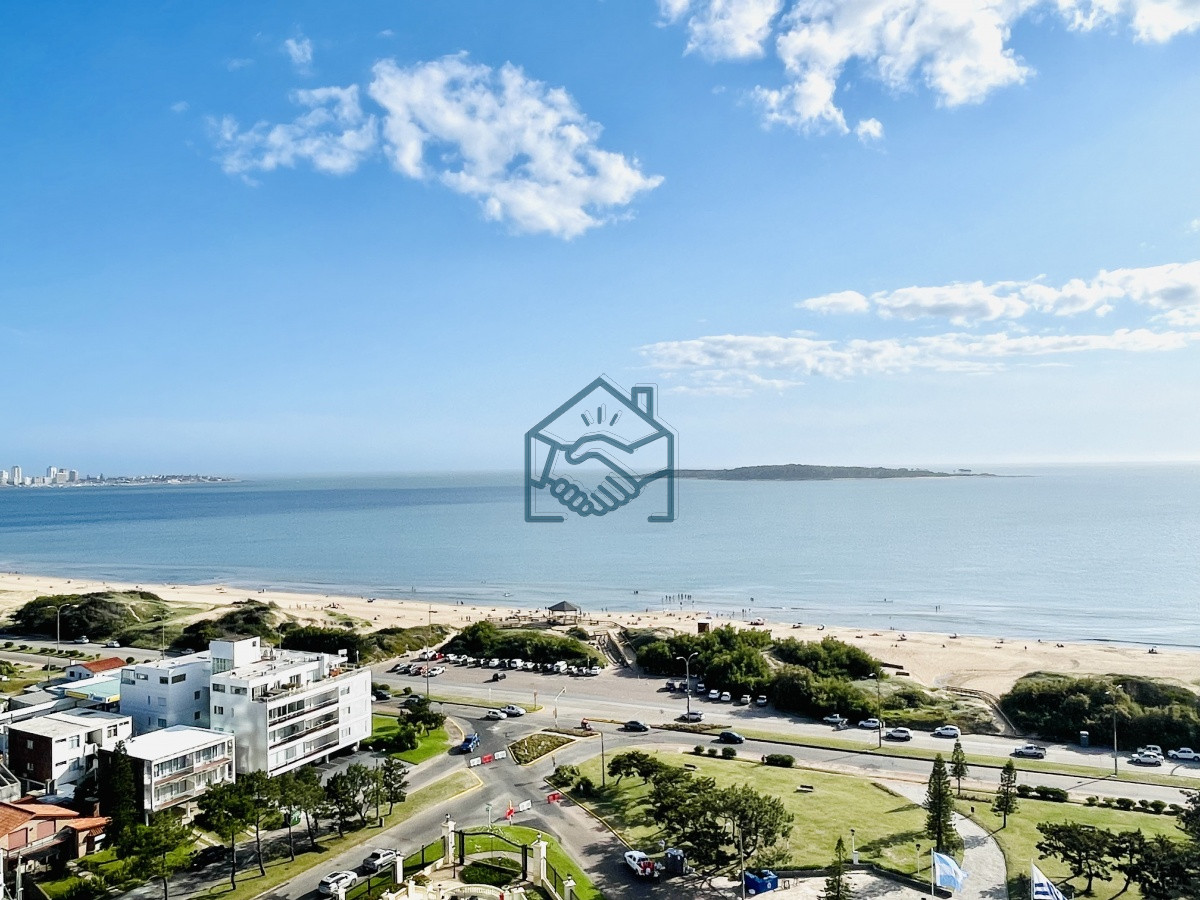 Apartamento ID.1403/Venta-de-Excelente-apartamento-en-alquiler-temporario-de-tres-dormitorios-más-dependencia-de-servicio,-Playa-Mansa,-Punta-del-Este - Venta de Excelente apartamento en alquiler temporario de tres dormitorios más dependencia de servicio, Playa Mansa, Punta del Este