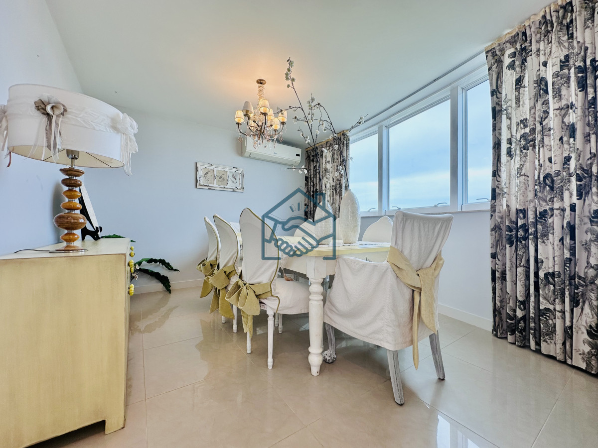Apartamento ID.1121/Lujoso-Penthouse-de-4-Dormitorios-con-Vista-al-Mar-sobre-Playa-Mansa,-Punta-del-Este - Lujoso Penthouse de 4 Dormitorios con Vista al Mar sobre Playa Mansa, Punta del Este