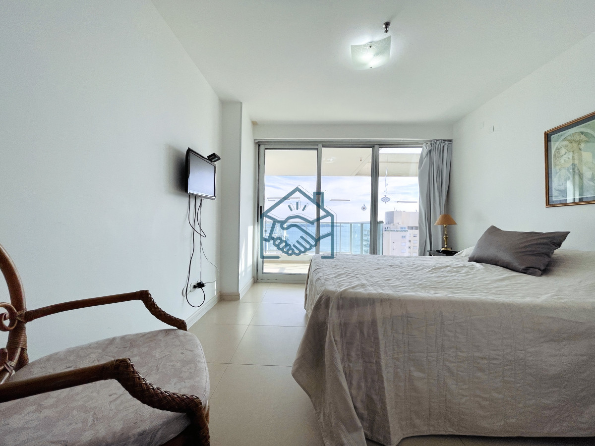 Apartamento ID.1442/Apartamento-de-2-Dormitorios,-Vista-al-Mar-y-Parrillero-en-Playa-Mansa,-Venta - Apartamento de 2 Dormitorios, Vista al Mar y Parrillero en Playa Mansa, Venta