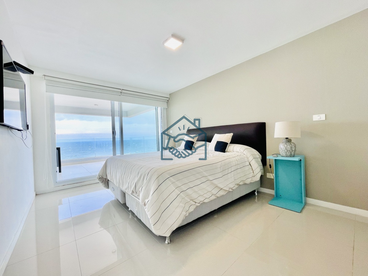 Apartamento ID.518/Apartamento-de-3-Dormitorios-y-Parrillero-Frente-al-Mar,-Playa-Mansa - Apartamento de 3 Dormitorios y Parrillero Frente al Mar, Playa Mansa