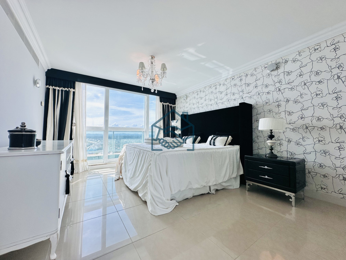 Apartamento ID.1121/Lujoso-Penthouse-de-4-Dormitorios-con-Vista-al-Mar-sobre-Playa-Mansa,-Punta-del-Este - Lujoso Penthouse de 4 Dormitorios con Vista al Mar sobre Playa Mansa, Punta del Este