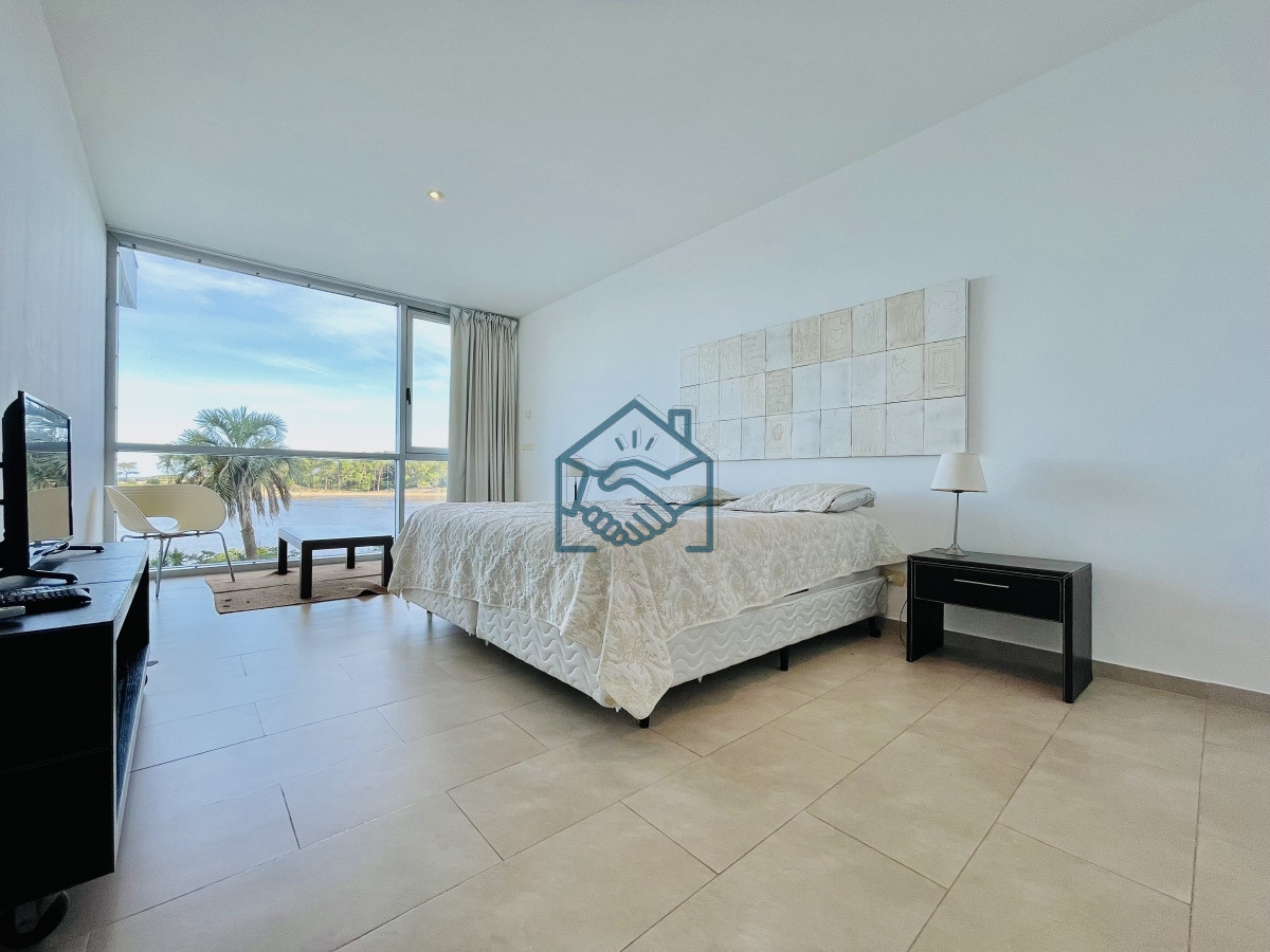 Apartamento ID.685/Venta-de-Moderno-Apartamento-de-3-Dormitorios-Frente-al-Mar-en-La-Barra - Venta de Moderno Apartamento de 3 Dormitorios Frente al Mar en La Barra