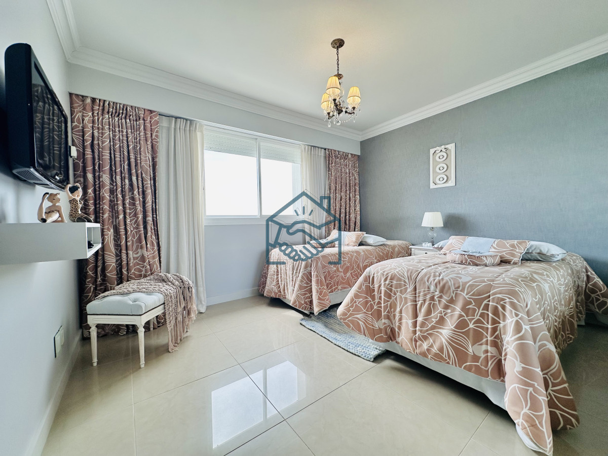 Apartamento ID.1121/Lujoso-Penthouse-de-4-Dormitorios-con-Vista-al-Mar-sobre-Playa-Mansa,-Punta-del-Este - Lujoso Penthouse de 4 Dormitorios con Vista al Mar sobre Playa Mansa, Punta del Este