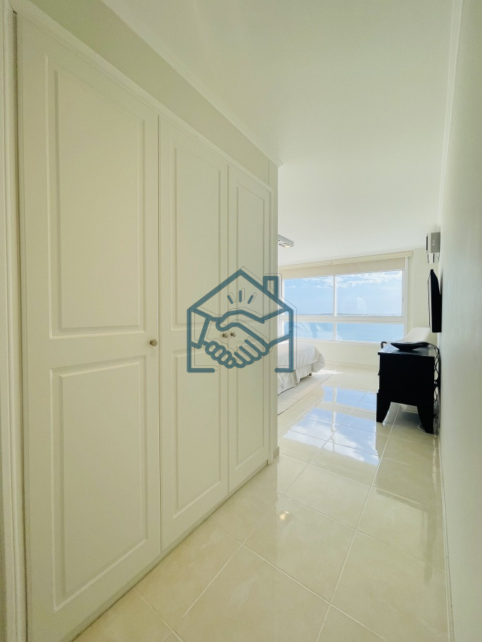 Apartamento ID.1403/Venta-de-Excelente-apartamento-en-alquiler-temporario-de-tres-dormitorios-más-dependencia-de-servicio,-Playa-Mansa,-Punta-del-Este - Venta de Excelente apartamento en alquiler temporario de tres dormitorios más dependencia de servicio, Playa Mansa, Punta del Este