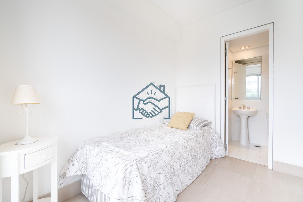 Apartamento ID.612/Venta-y-alquiler-de-departamento-con-tres-dormitorios-mas-dependencia-de-servicio-en-torre-Le-Parc-playa-Brava,-Punta-del-Este - Venta y alquiler de departamento con tres dormitorios mas dependencia de servicio en torre Le Parc playa Brava, Punta del Este
