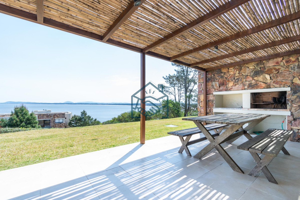 Apartamento ID.994/Apartamento-de-un-dormitorio-con-parrillero-y-jardin-en-Venta-y-Alquiler,-Punta-Ballena - Apartamento de un dormitorio con parrillero y jardin en Venta y Alquiler, Punta Ballena