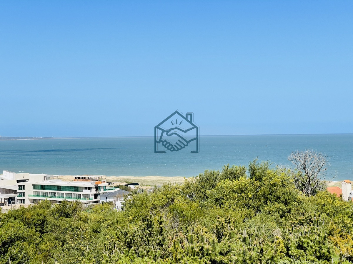 Apartamento ID.1433/Venta-OPORTUNIDAD-de-exclusivo-departamento-de-tres-dormitorios-y-Parrillero-en-Punta-Ballena - Venta OPORTUNIDAD de exclusivo departamento de tres dormitorios y Parrillero en Punta Ballena