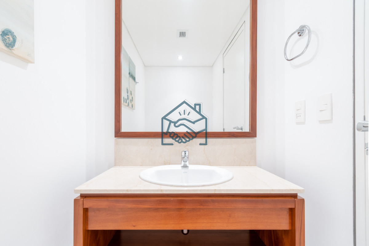 Apartamento ID.612/Venta-y-alquiler-de-departamento-con-tres-dormitorios-mas-dependencia-de-servicio-en-torre-Le-Parc-playa-Brava,-Punta-del-Este - Venta y alquiler de departamento con tres dormitorios mas dependencia de servicio en torre Le Parc playa Brava, Punta del Este