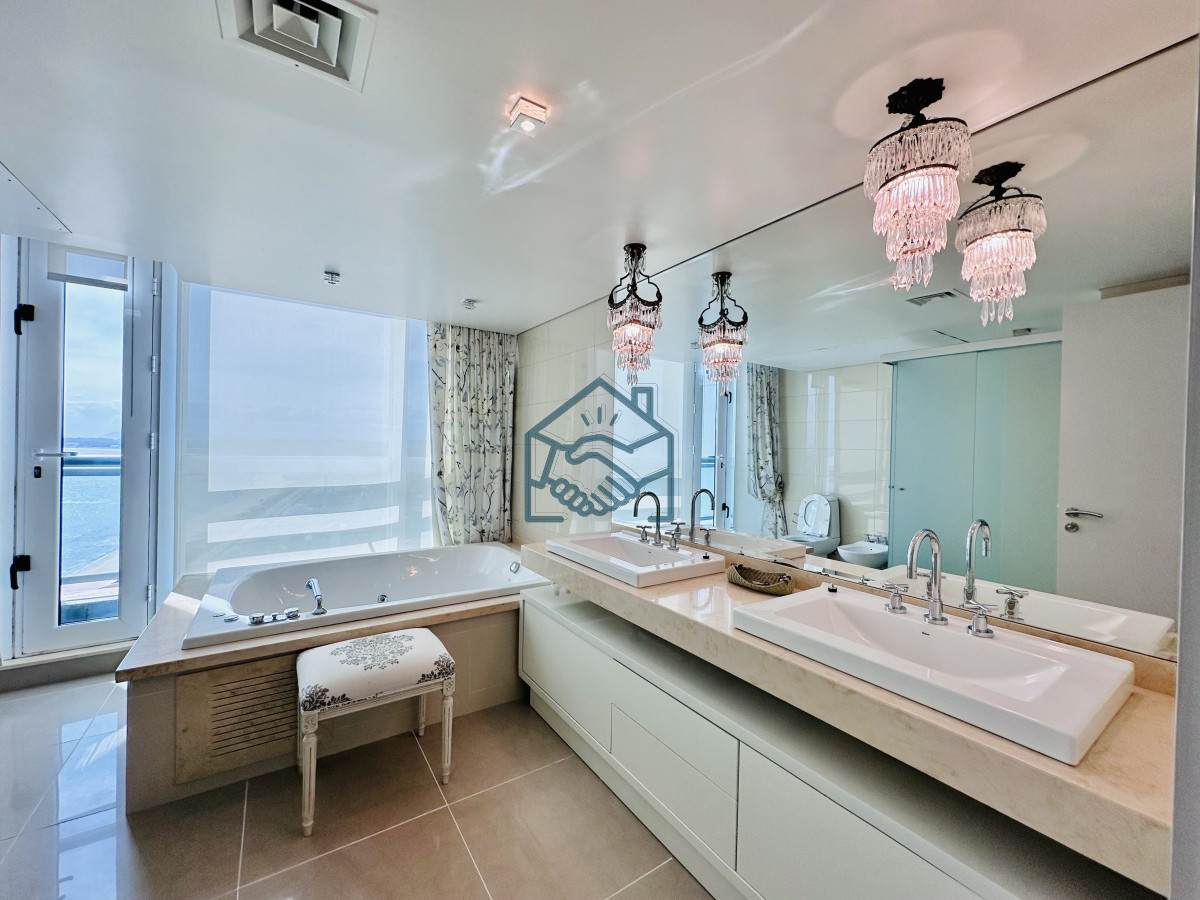 Apartamento ID.1121/Lujoso-Penthouse-de-4-Dormitorios-con-Vista-al-Mar-sobre-Playa-Mansa,-Punta-del-Este - Lujoso Penthouse de 4 Dormitorios con Vista al Mar sobre Playa Mansa, Punta del Este