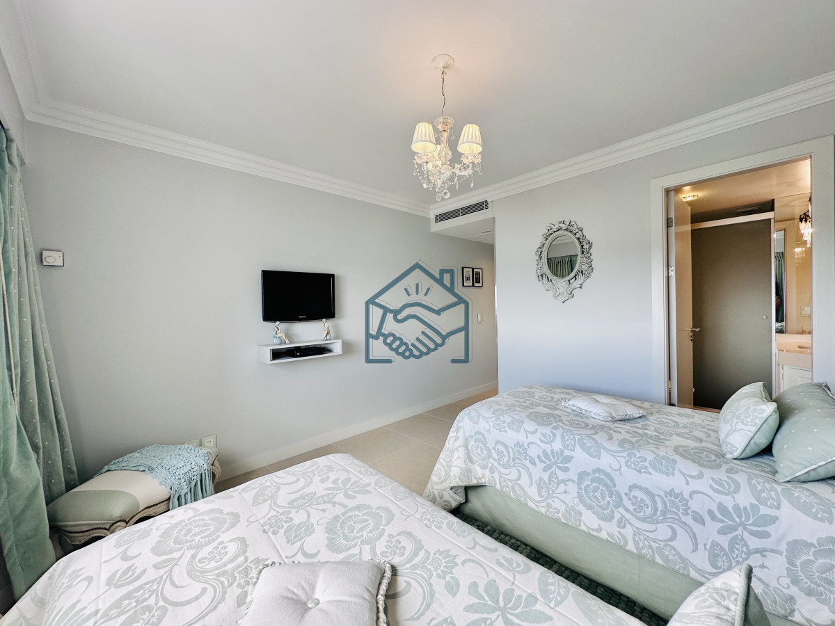 Apartamento ID.1121/Lujoso-Penthouse-de-4-Dormitorios-con-Vista-al-Mar-sobre-Playa-Mansa,-Punta-del-Este - Lujoso Penthouse de 4 Dormitorios con Vista al Mar sobre Playa Mansa, Punta del Este