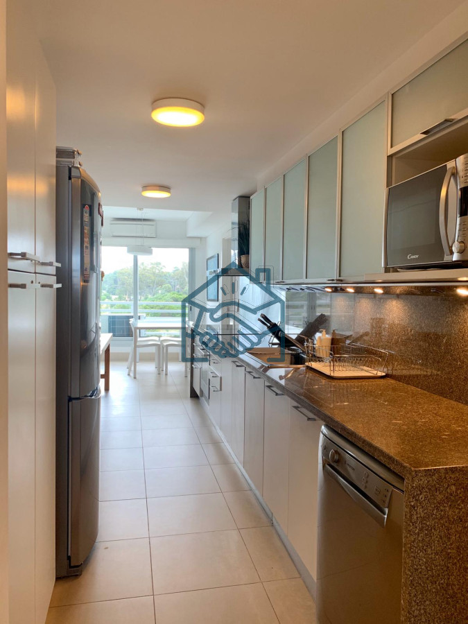 Apartamento ID.575/Venta-y-alquiler-de-departamento-esquinero-de-tres-dormitorios-mas-dependencia-de-servicio,-Torre-LE-PARC,-playa-Brava.-Punta-del-Este - Venta y alquiler de departamento esquinero de tres dormitorios mas dependencia de servicio, Torre LE PARC, playa Brava. Punta del Este